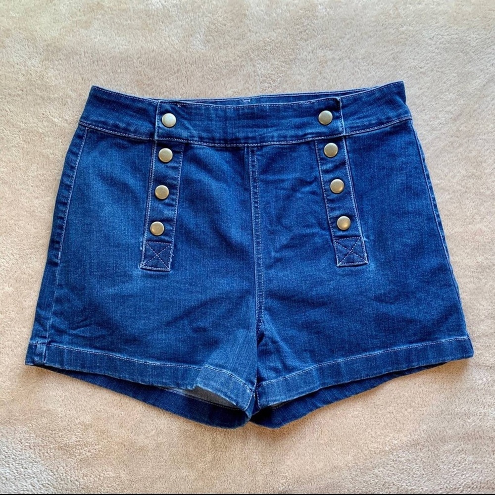 Flattering Pin-Up Style Maison Jules Denim Shorts